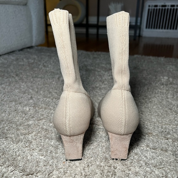 Beige minimalist pointed toe sock boot - Picture 4 of 5